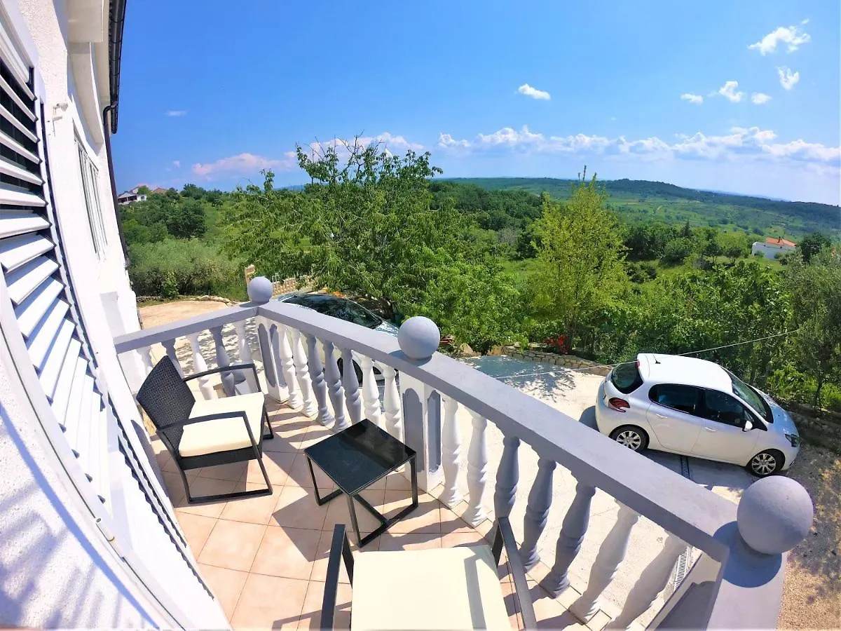 Apartman Tina Ražanac Appartement