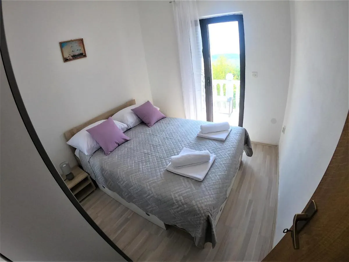 Apartman Tina Ražanac 0*,